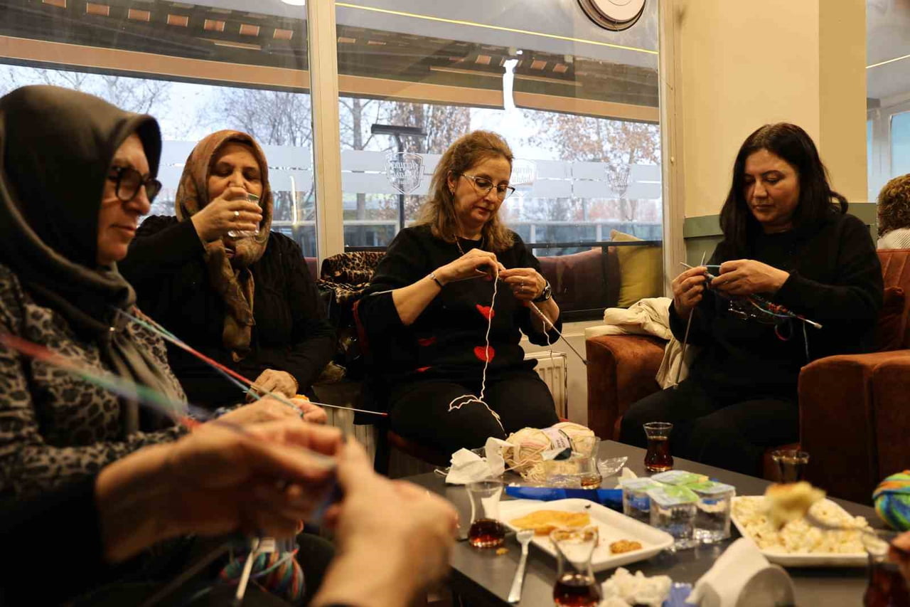 KIRŞEHİR’DE KADIN MECLİSİ ÜYELERİ, OKULLARIN YARIYIL TATİLİNE GİRMESİ ÖNCESİNDE İHTİYAÇ SAHİBİ...