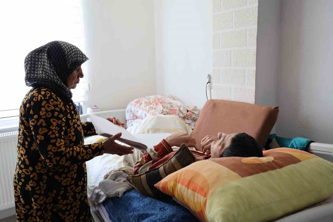 KIRŞEHİR’DE YAŞAYAN ZEYNEP ATMACA, 29 YILDIR TORUNUNUN BAKIMINI ÜSTLENEREK YAŞAM MÜCADELESİ...