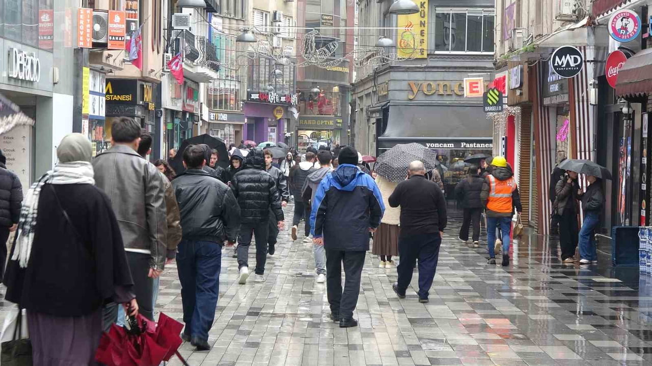 KIŞ MEVSİMİNE GİRİLMESİYLE BİRLİKTE HAVA SICAKLIKLARINDA YAŞANAN ANİ DEĞİŞİMLER, VÜCUT DENGESİNİ...