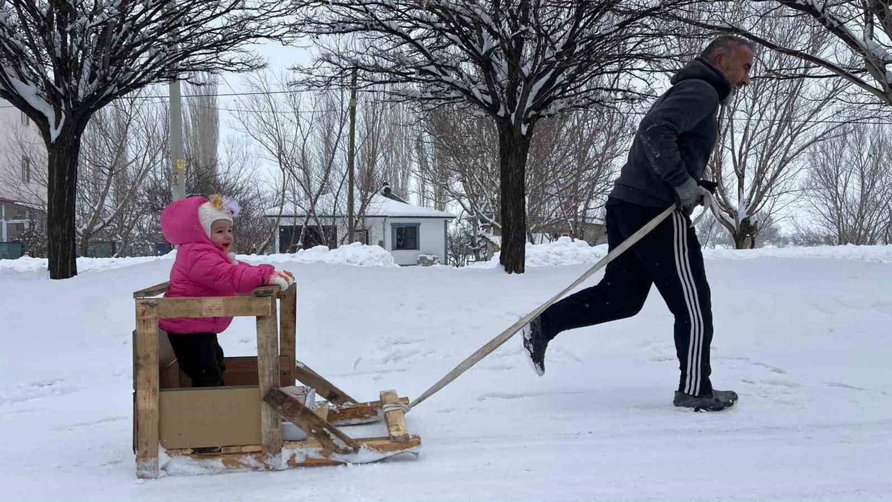 KIŞ MEVSİMİNİN SERT GEÇTİĞİ KAHRAMANMARAŞ'IN AFŞİN İLÇESİNDE FARKLI BİR YÖNTEMLE HAZIRLIKLARINI...