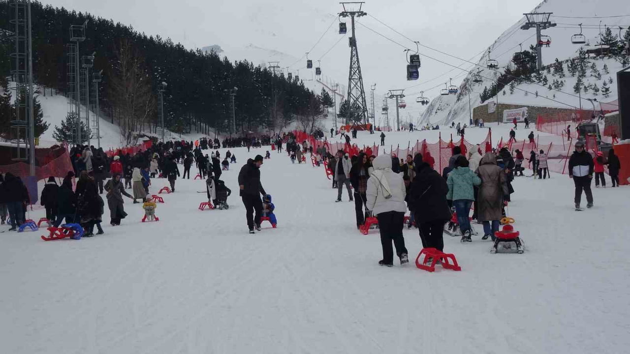 KIZAK KAYAN ÇOCUKLAR VE AİLELER