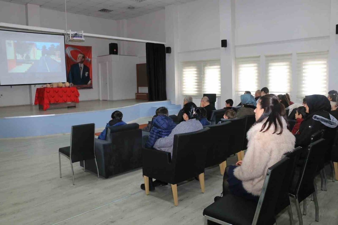 KIZILAY’DAN ÇOCUK EVLERİ SİTESİNDEKİ ÇOCUKLARA İLK YARDIM EĞİTİMİ