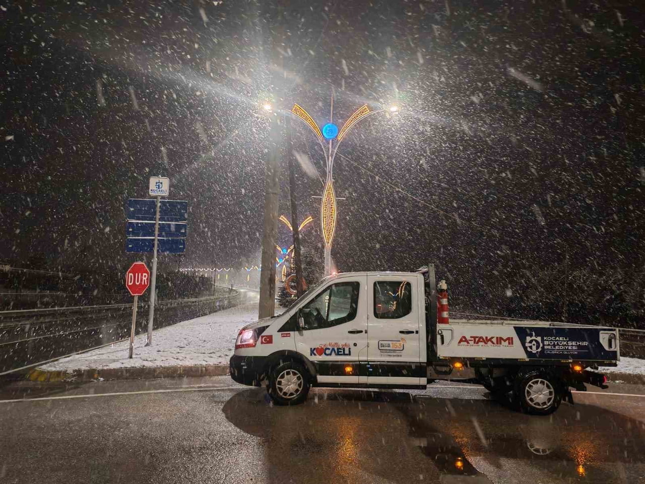 KOCAELİ'DE GECE SAATLERİNDE BAŞLAYAN KAR YAĞIŞI, SABAH İTİBARİYLE YÜKSEK KESİMLERDE ETKİSİNİ...
