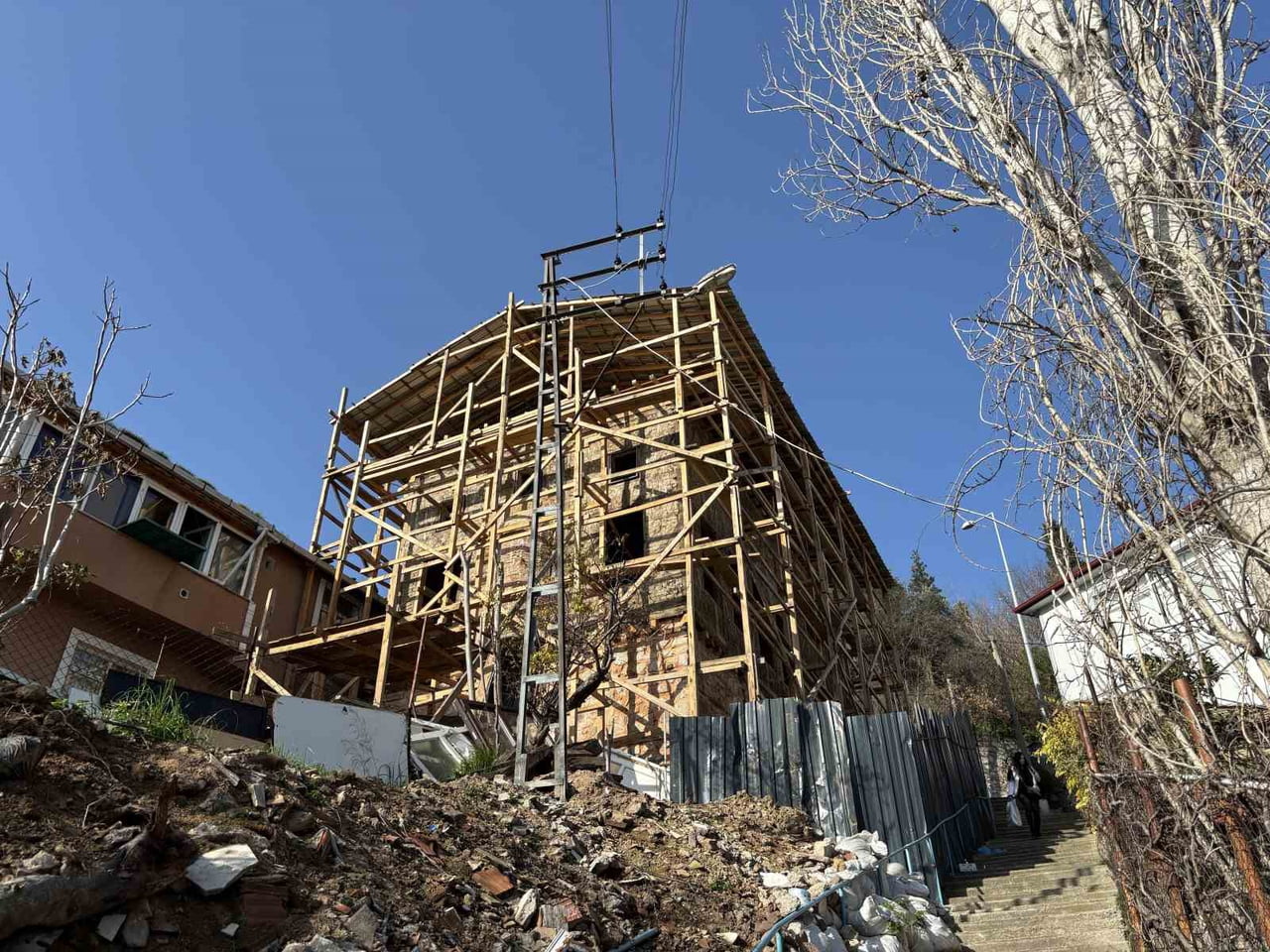 KOCAELİ'NİN EN ESKİ YERLEŞİM ALANLARINDAN BİRİ OLAN AKÇAKOCA MAHALLESİ'NDE 1857 YILINDA İNŞA...