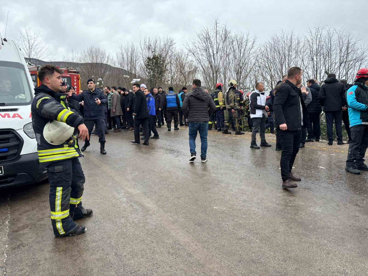 KOCAELİ'NİN KARTEPE İLÇESİNDE, İÇİNDE YOLCULARIN BULUNDUĞU OTOBÜS ŞARAMPOLE YUVARLANDI. ÇOK SAYIDA...