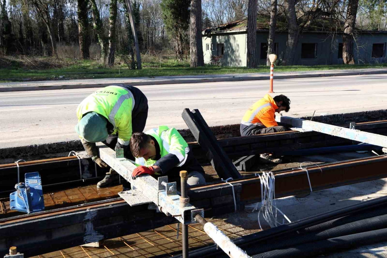 KOCAELİ BÜYÜKŞEHİR BELEDİYESİ, KENTTEKİ RAYLI SİSTEM AĞINI KARTEPE İLÇESİNE ULAŞTIRMAK İÇİN...