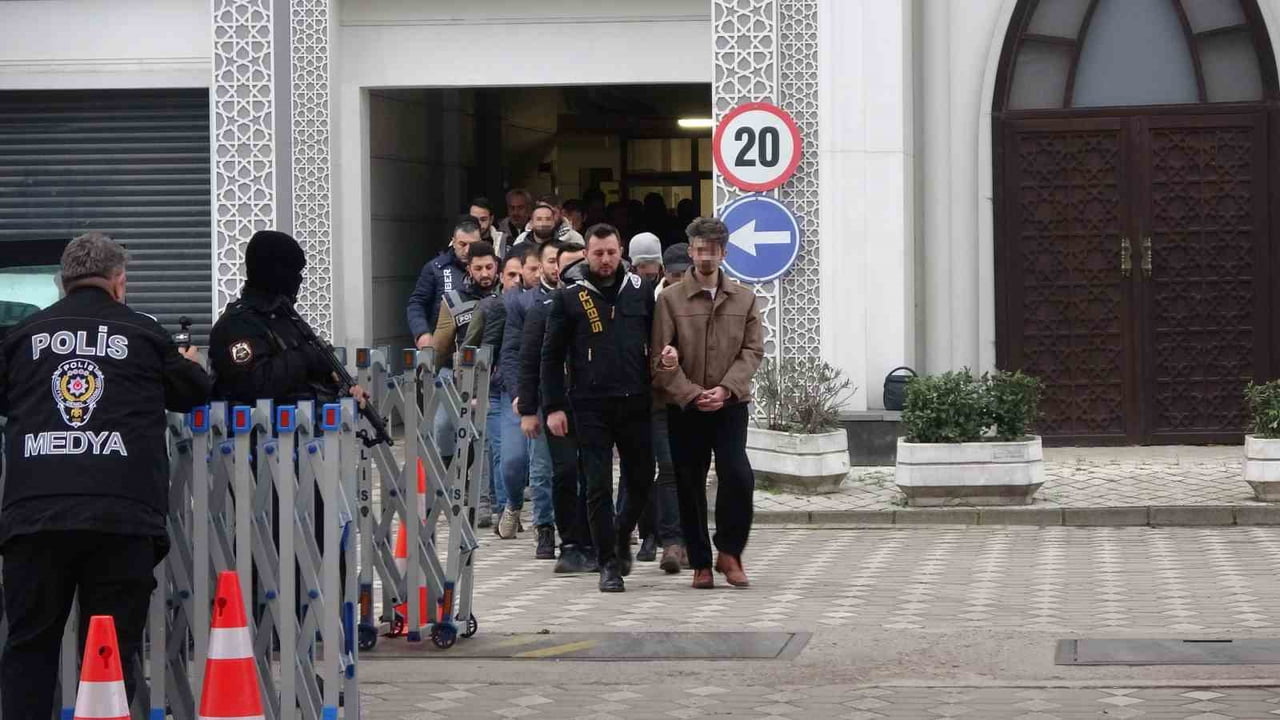 KOCAELİ MERKEZLİ 28 İLDE DÜZENLENEN YASA DIŞI BAHİS OPERASYONUNDA ADLİYEYE SEVK EDİLEN 61...