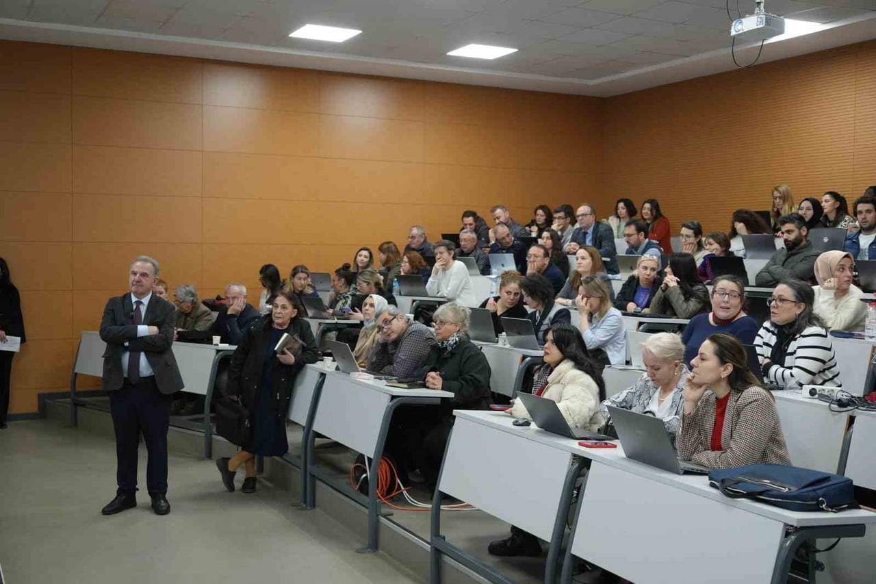 KOCAELİ SAĞLIK VE TEKNOLOJİ ÜNİVERSİTESİ, TÜRKİYE'NİN İLK "YAPAY ZEKA DESTEKLİ ÖĞRENCİ BAŞARI...