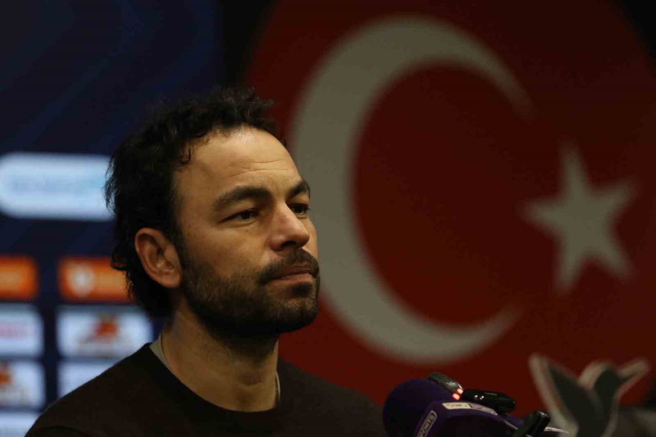 KOCAELİSPOR TEKNİK DİREKTÖRÜ SELÇUK İNAN, TRABZONSPOR KARŞISINDA KAZANMAYI FAZLASIYLA HAK...