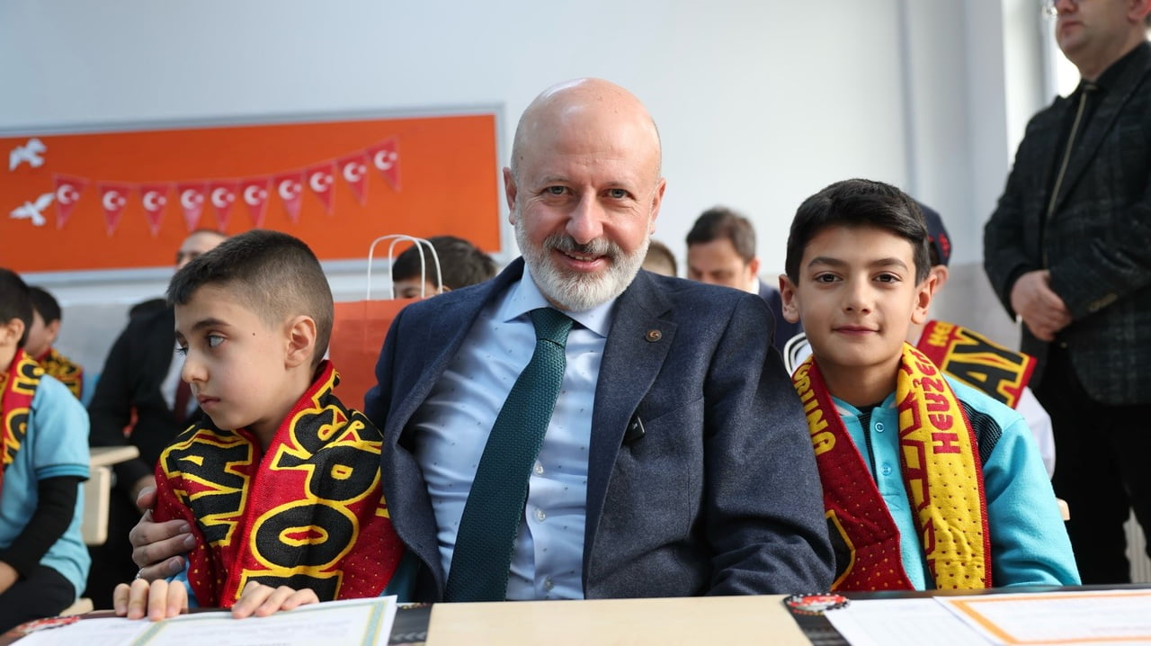 KOCASİNAN BELEDİYE BAŞKANI AHMET ÇOLAKBAYRAKDAR; 2025-2026 EĞİTİM-ÖĞRETİM YILI BİRİNCİ DÖNEMİNİN...