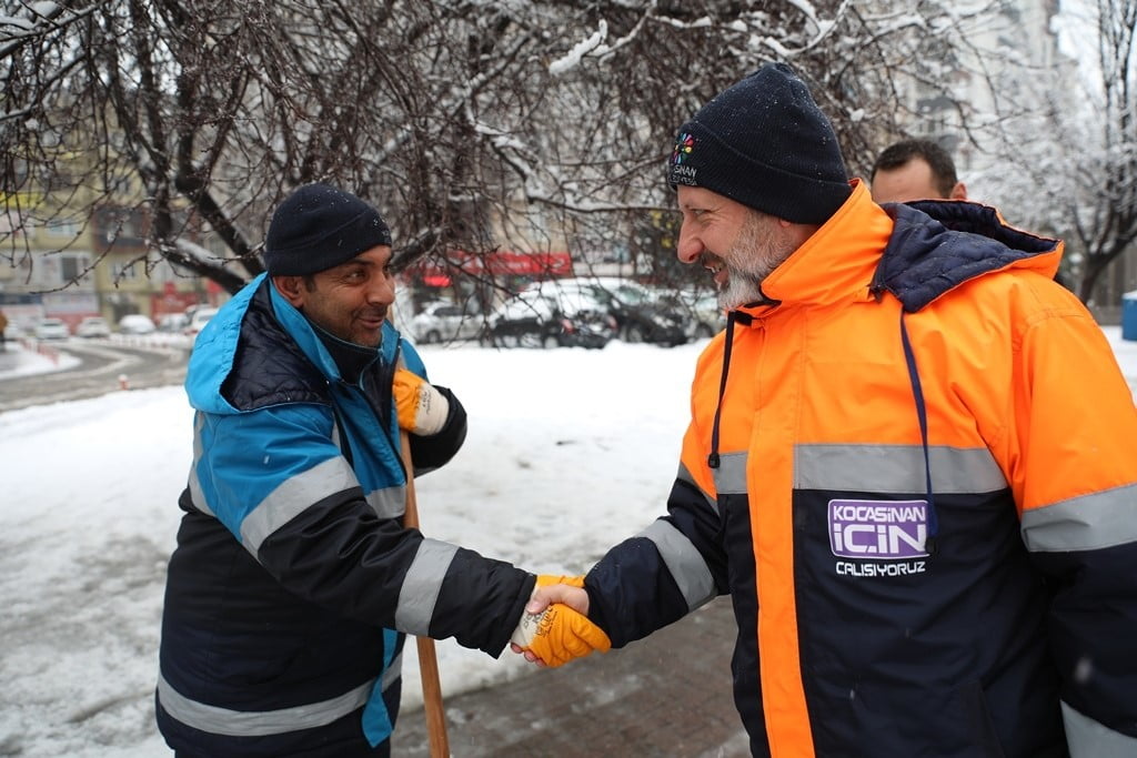 KOCASİNAN BELEDİYESİ EKİPLERİ, GECE SAATLERİNDE BAŞLAYAN VE SABAHIN ERKEN SAATLERİNE KADAR...