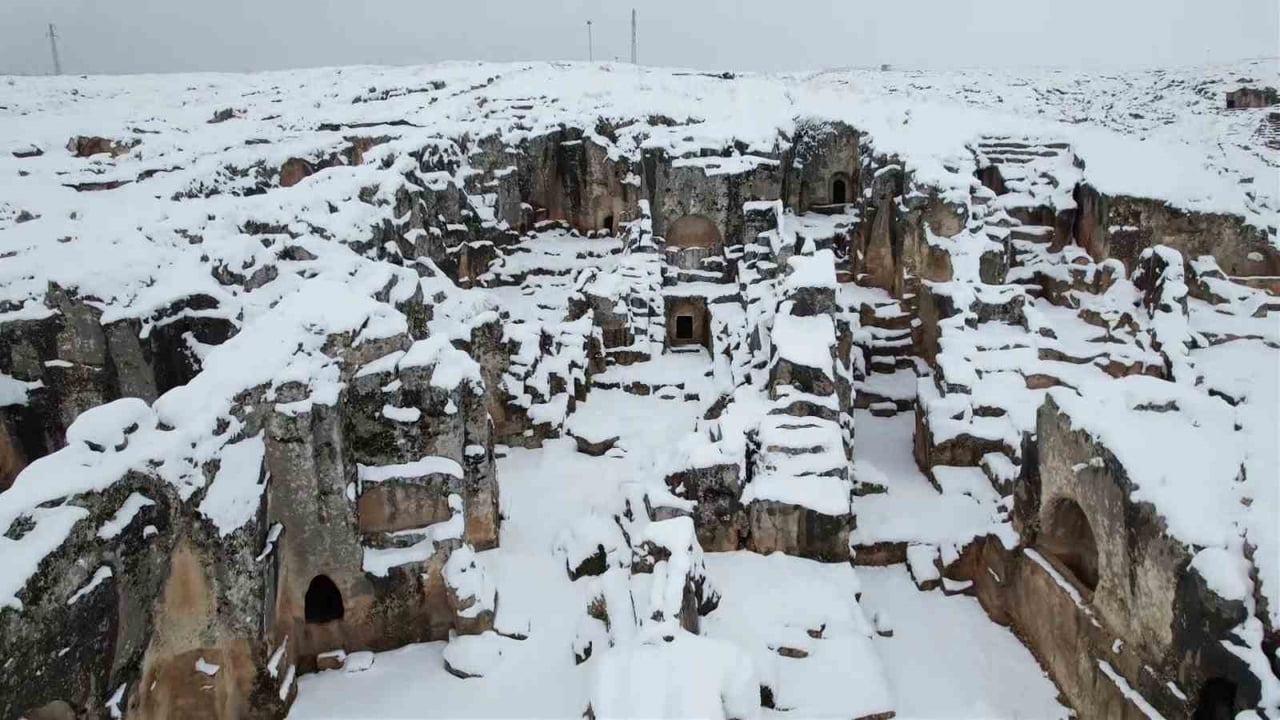 KOMMAGENE UYGARLIĞI’NIN 5 BÜYÜK KENTİNDEN BİRİ OLARAK BİLİNEN PERRE ANTİK KENTİ, ADIYAMAN’DA...