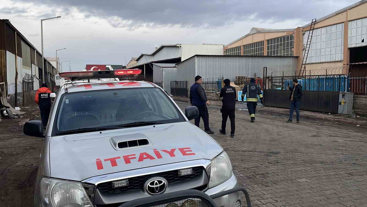 KONYA'DA BULUNAN BİR DONDURMA FİRMASINA AİT DEPODA, AMONYAK TANKINA BAĞLI BORULARDAN SIZAN GAZDAN...