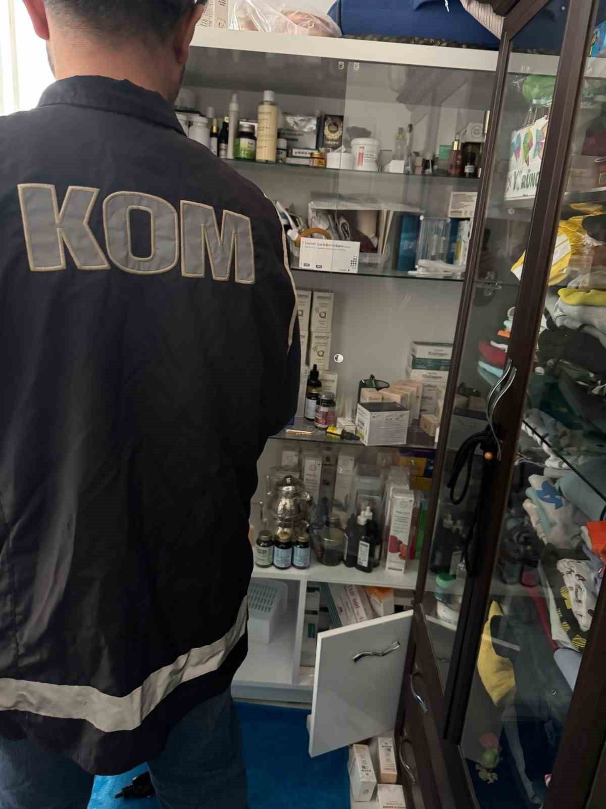 KONYA'DA POLİS EKİPLERİNCE BİR EVDE YETKİSİZ VE İZİNSİZ ŞEKİLDE SAĞLIK HİZMETİ VERİLEN ADRES...