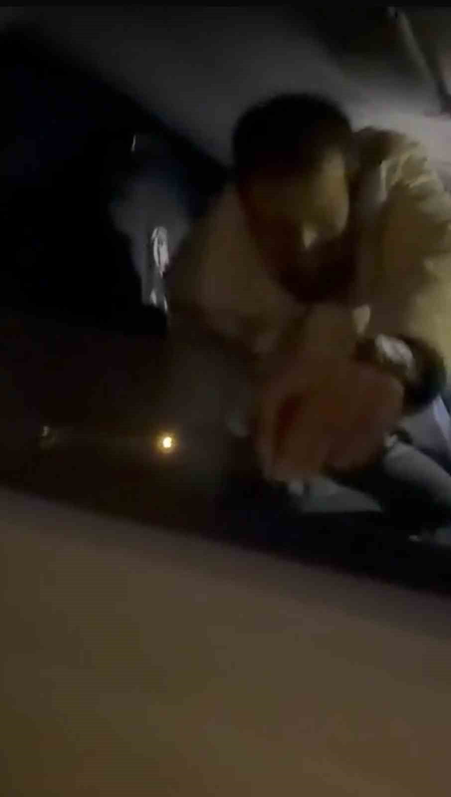 KONYA'DA YOL VERME TARTIŞMASI SONRASI SÜRÜCÜNÜN TAKSİCİYE SALDIRDIĞI ANLAR CEP TELEFONU KAMERASINA...