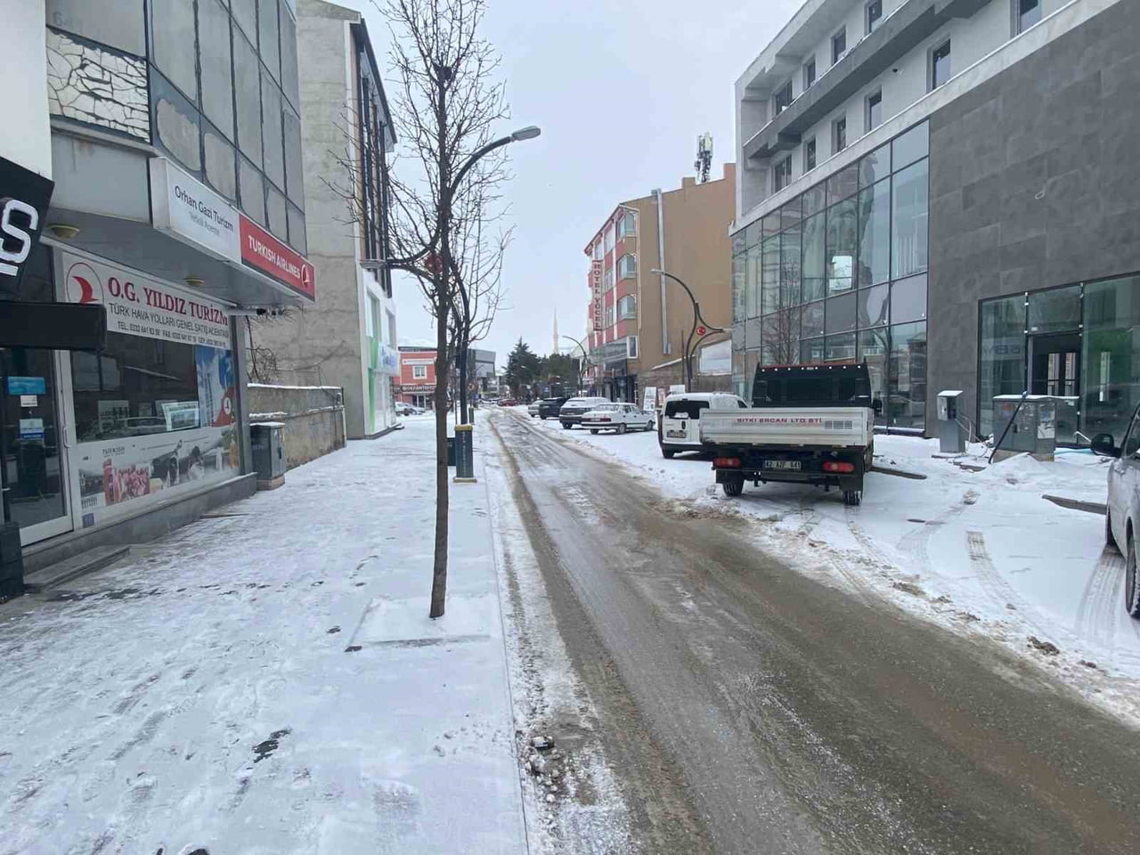 KONYA'NIN KULU İLÇESİNDE MEVSİMİN İLK KAR YAĞIŞI SONRASI İLÇE BEYAZA BÜRÜNDÜ.