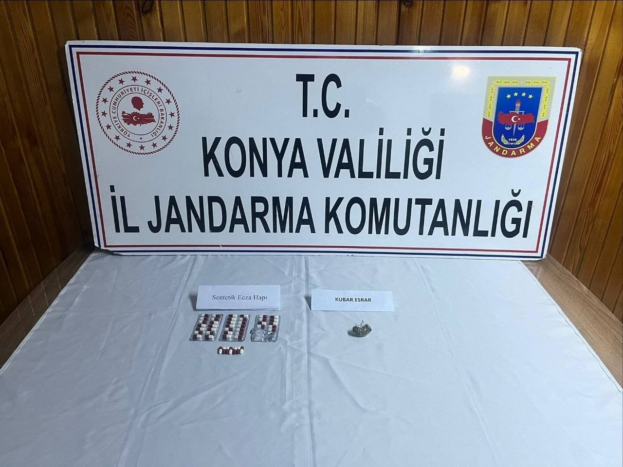 KONYA’DA JANDARMA EKİPLERİ TARAFINDAN YAPILAN 11 AYRI OPERASYONDA ÇOK SAYIDA UYUŞTURUCU MADDE ELE...