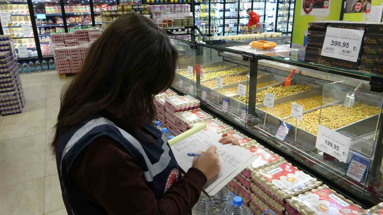 KONYA’DA TİCARET BAKANLIĞI TARAFINDAN RAMAZAN AYI ÖNCESİNDE FAHİŞ FİYAT ARTIŞLARININ ÖNÜNE GEÇMEK...