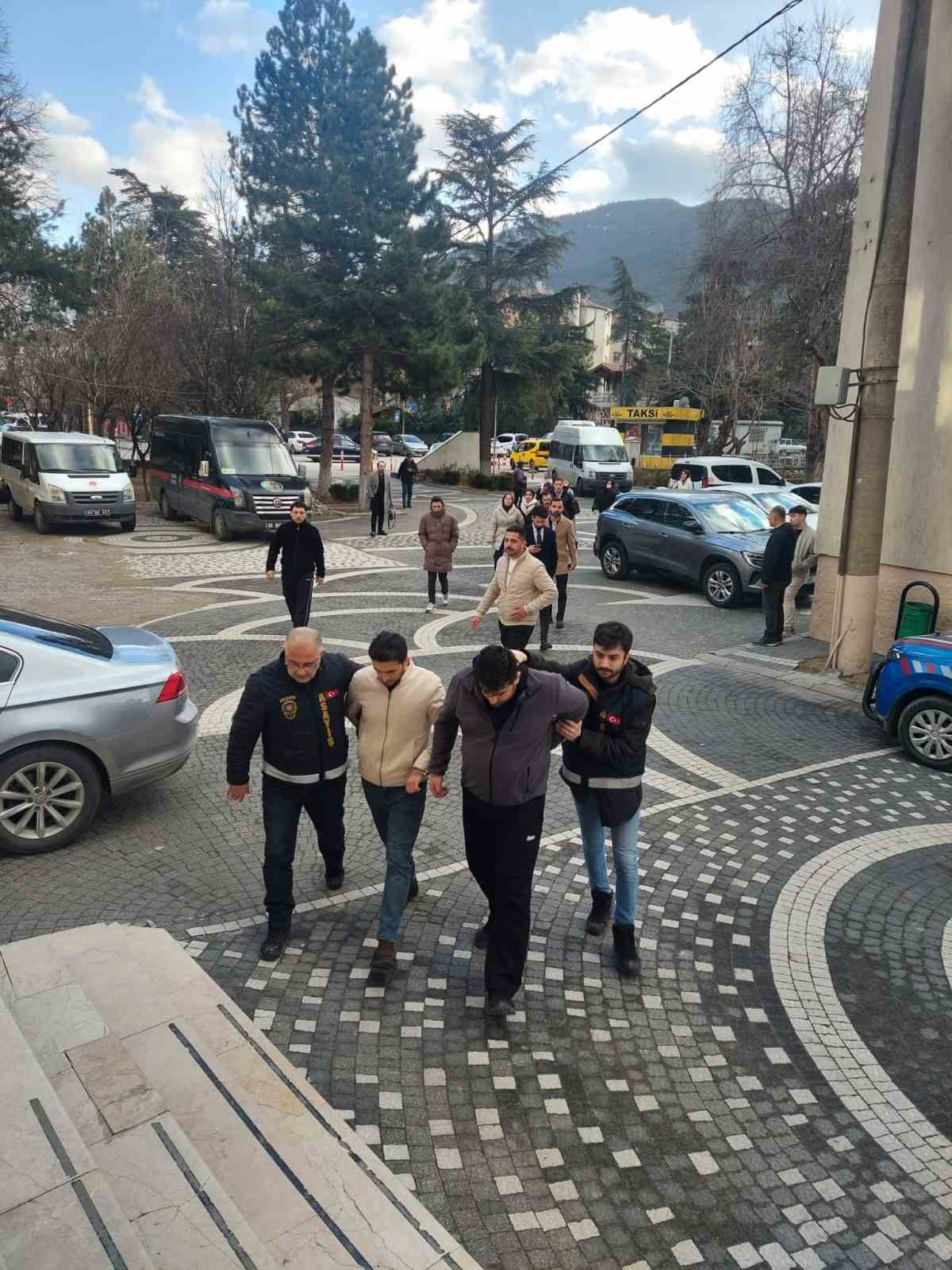 KONYA’NIN AKŞEHİR İLÇESİNDE POLİS EKİPLERİ TARAFINDAN YAPILAN OPERASYONDA 17 ADET TABANCA, TABANCA...