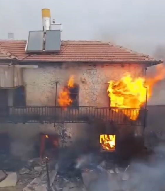 KONYA’NIN EREĞLİ İLÇESİNDE FIRTINANIN ETKİSİYLE MÜSTAKİL EV VE BİR ÇİFTLİKTE ÇIKAN YANGINLAR...