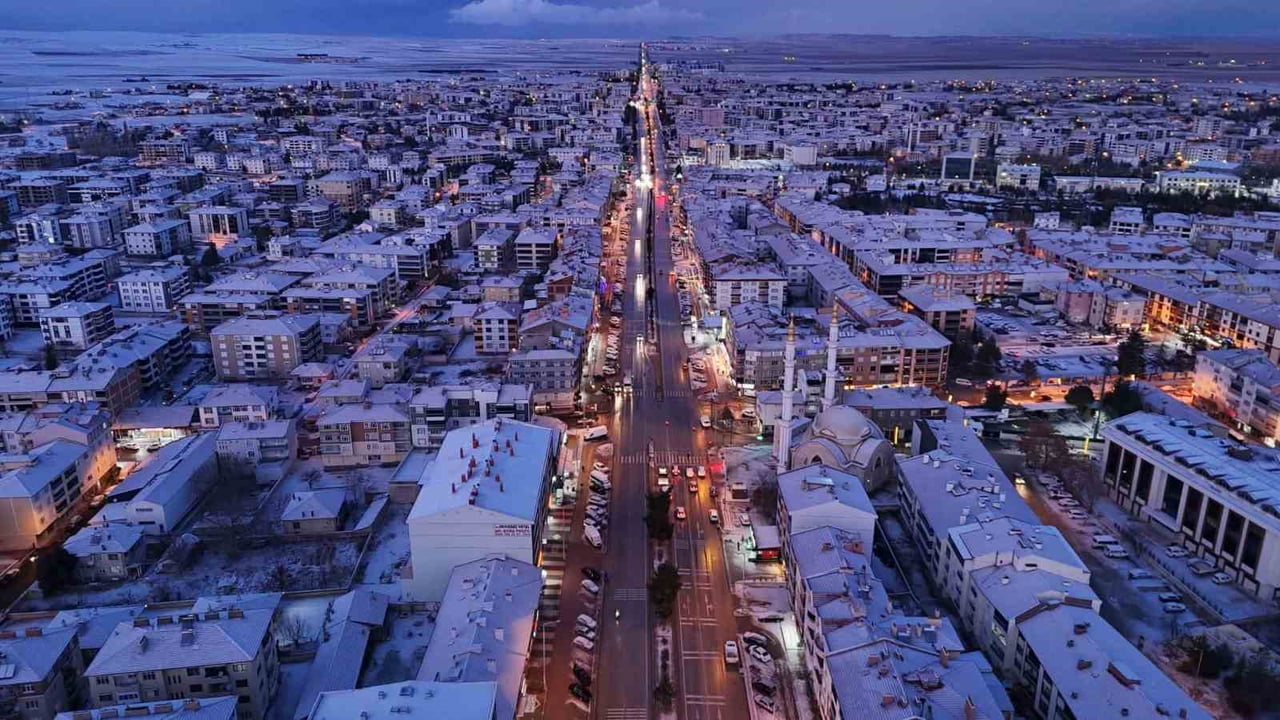 KONYA’NIN KULU İLÇESİNDE ETKİLİ OLAN KAR YAĞIŞI SONRASI İLÇE MERKEZİ VE ÇEVRE MAHALLELER BEYAZA...