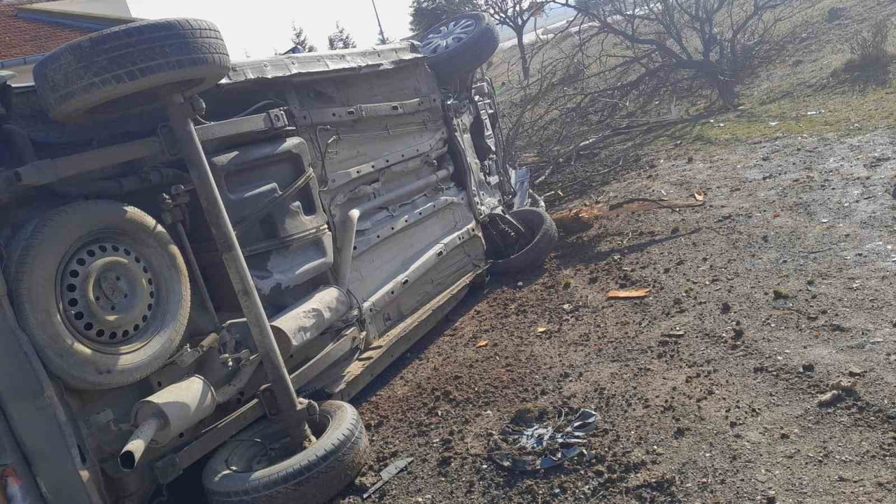 KONYA’NIN KULU İLÇESİNDE KAMYONET DEVRİLDİ, SÜRÜCÜ KAZAYI YARA ALMADAN ATLATTI.