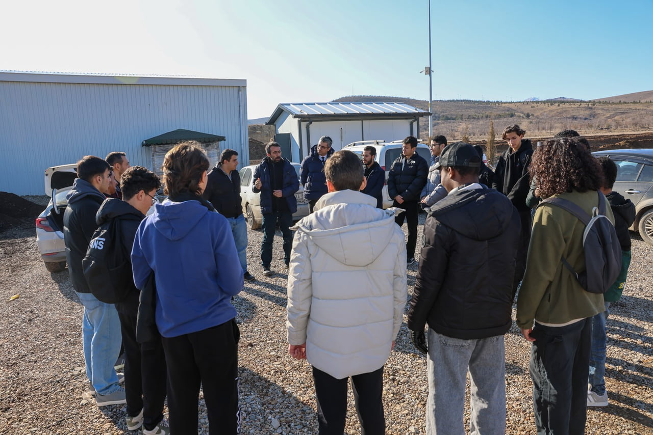 KONYA’NIN SELÇUKLU İLÇE BELEDİYESİ’NİN ÇEVREYE DUYARLI ÖRNEK PROJELERİ ÖĞRENCİLERE ERKEN YAŞTA...