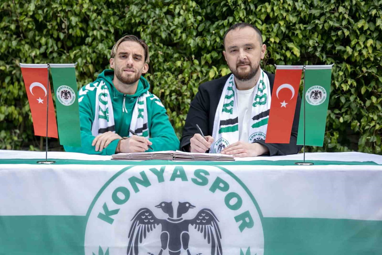 KONYASPOR, BERKAN KUTLU İLE 1 YILI OPSİYONLU OLMAK ÜZERE 1.5 YILLIK SÖZLEŞME İMZALADI.