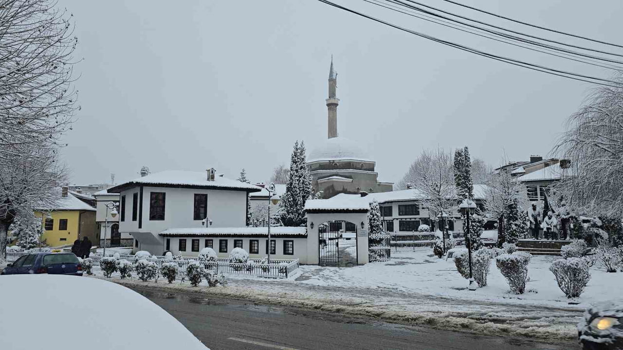 KOSOVA, SON İKİ GÜNDÜR ARALIKSIZ DEVAM EDEN ŞİDDETLİ YAĞIŞLARIN ARDINDAN DÜN GECE YARISINDAN SONRA...