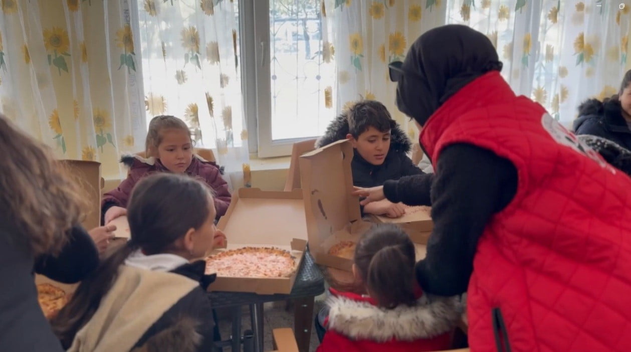 KÖY OKULLARINDA MÜZİK, OYUN VE OYUNCAKLA GELEN MUTLULUK
