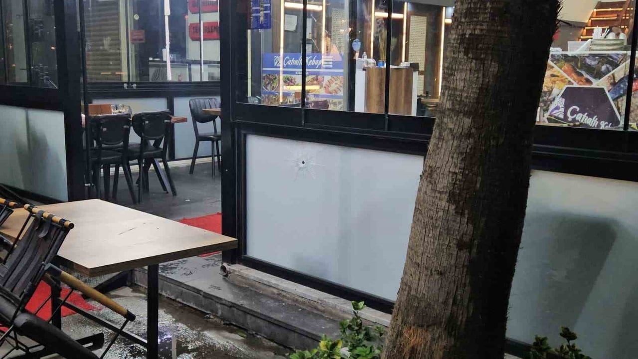 KÜÇÜKÇEKMECE'DE KEBAPÇI 1 HAFTA ARAYLA İKİNCİ KEZ KURŞUNLANDI