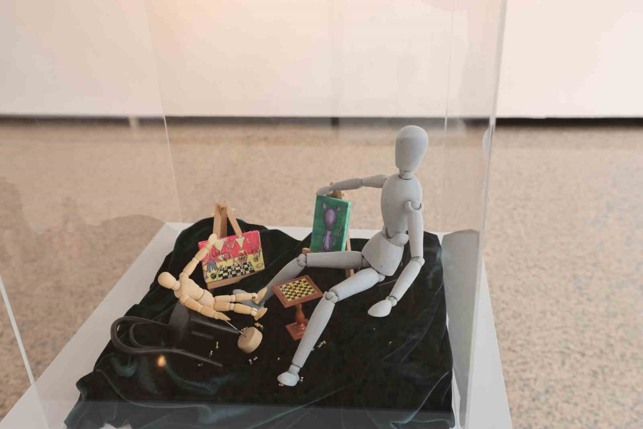 KÜÇÜKÇEKMECE BELEDİYESİ SEFAKÖY GALERİ KÜP, GENÇ SANATÇI ZEYNEP SARI’NIN ‘KUKLA’ BAŞLIKLI İLK...