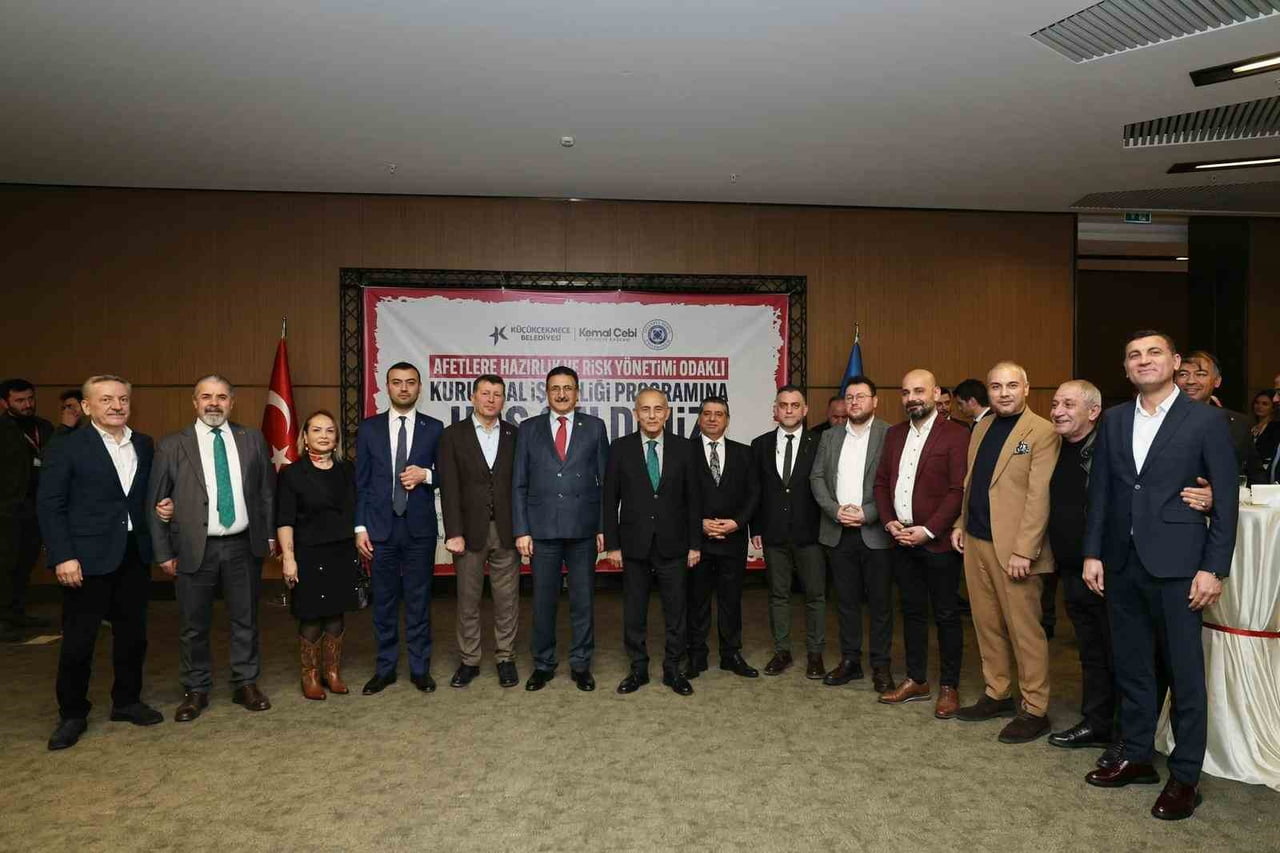 KÜÇÜKÇEKMECE BELEDİYESİNİN EV SAHİPLİĞİNDE AFETLERE HAZIRLIK VE RİSK YÖNETİMİ ODAKLI KURUMSAL İŞ...