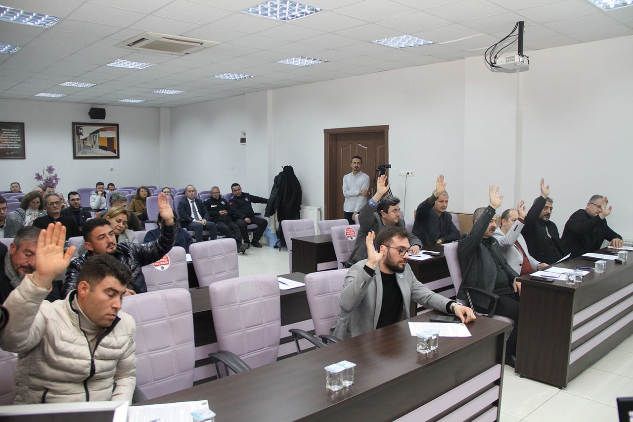 KULA BELEDİYE MECLİSİ’NDE, BELEDİYEYE AİT BİR TAŞINMAZIN KOOPERATİFE BEDELSİZ TAHSİSİNE İLİŞKİN...