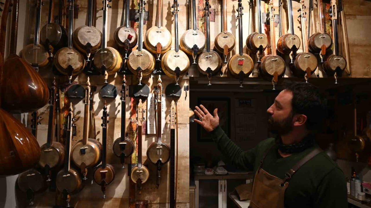 KÜLTÜREL MİRAS TAŞIYICISI OLARAK ESKİŞEHİR'DEKİ ATÖLYESİNDE 20 YILI GERİDE BIRAKAN SANATÇI EMRE...