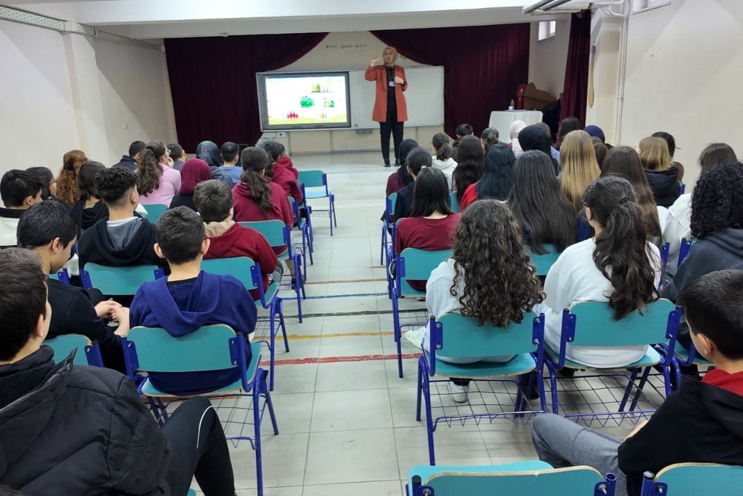 KÜTAHYA'DA BİN 300 ÖĞRENCİYE SIFIR ATIK EĞİTİMİ