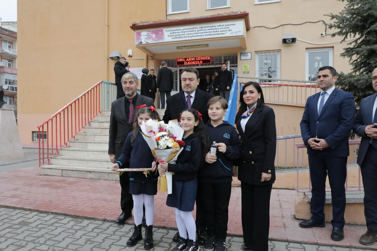 KÜTAHYA'DA BİNLERCE ÖĞRENCİ KARNE HEYECANI YAŞADI