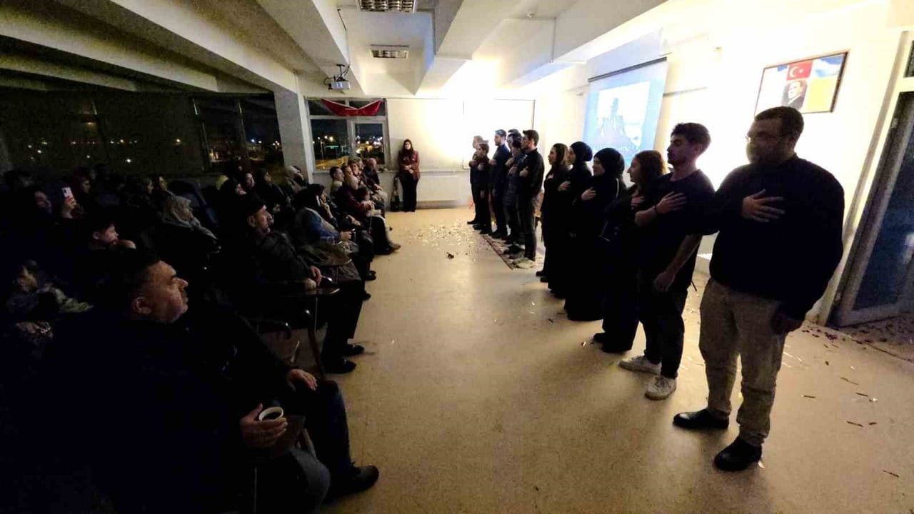 KÜTAHYA'DA "TÜRK GENCİNİN KALP ATIŞI" ŞİİR GECESİ DÜZENLENDİ