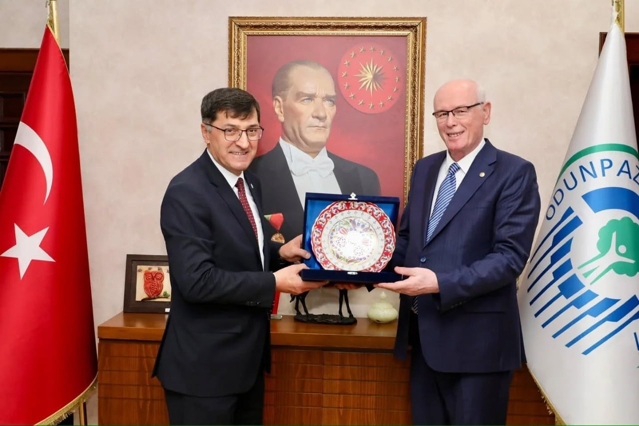 KÜTAHYA BELEDİYE BAŞKANI EYÜP KAHVECİ, ŞEHİRLER ARASI İŞ BİRLİĞİNİ GÜÇLENDİRMEK VE YEREL...