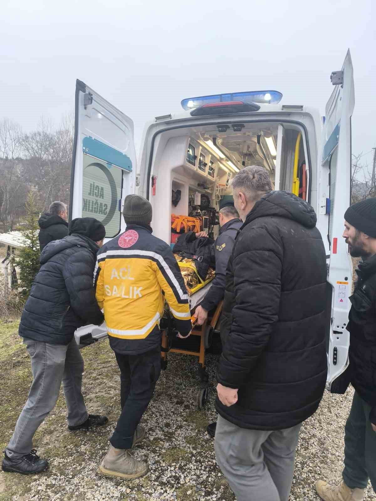 KÜTAHYA’DA İKİ GÜNDÜR KAYIP OLARAK ARANAN 71 YAŞINDAKİ ALZHEİMER HASTASI YAŞLI ADAM, ARAZİDE...