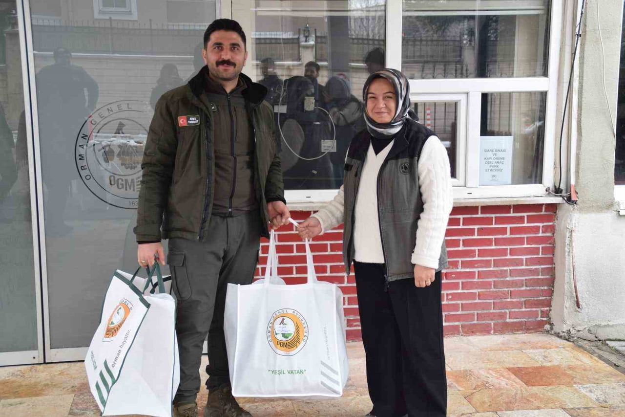 KÜTAHYA’DA ORMAN MUHAFAZA MEMURLARINA YENİ GÖREV KIYAFETLERİ DAĞITILDI