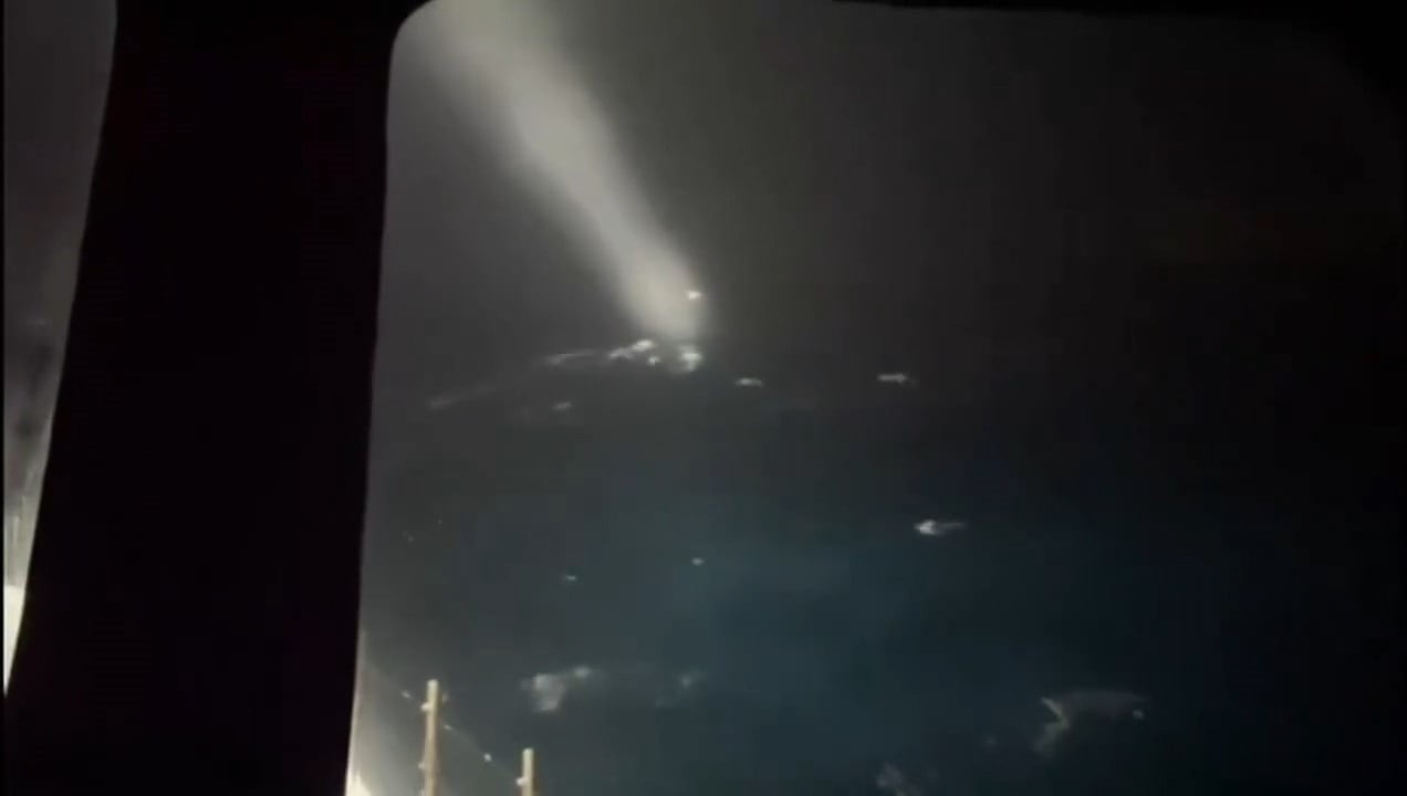 LASTİK BOTTAKİ 37 DÜZENSİZ GÖÇMEN, SAHİL GÜVENLİK EKİPLERİ TARAFINDAN (TCSG-61) SAĞ OLARAK...