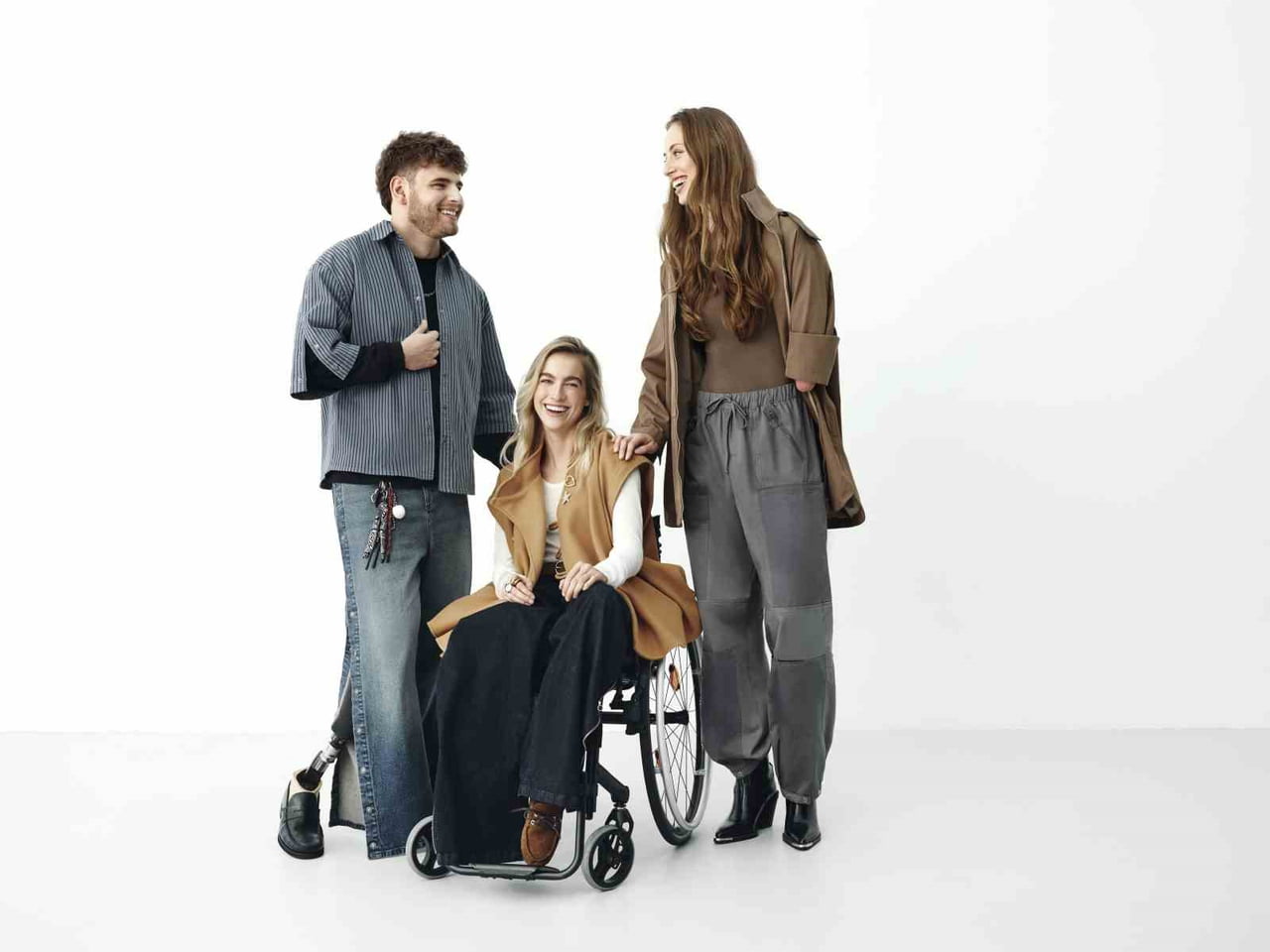 LCW LİMİTLESS, YENİ SEZONDA GENİŞLEYEN ÜRÜN GAMIYLA ERİŞİLEBİLİR MODAYA KATKI SUNUYOR. FONKSİYONEL...