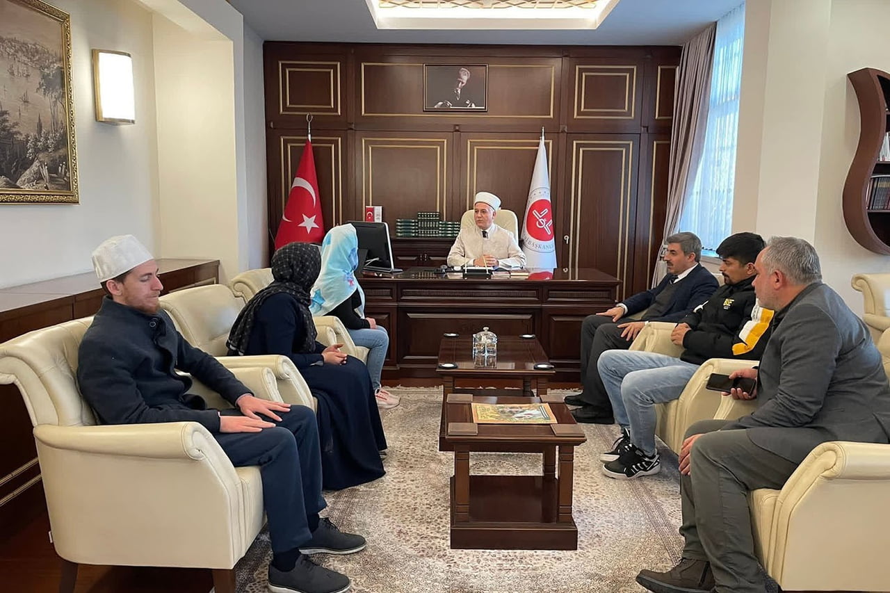 MACAR KADIN KUR'AN-I KERİM'DEN ETKİLENEREK MÜSLÜMAN OLDU