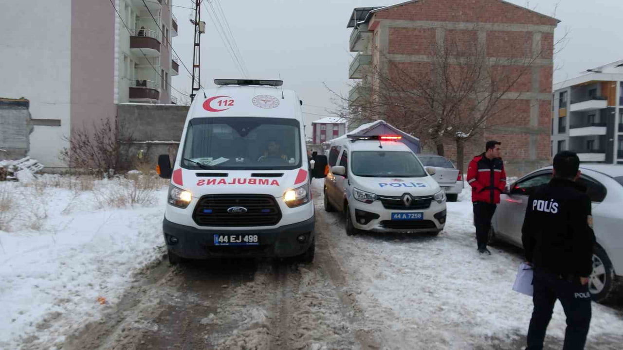MALATYA'DA KARI KOCA DOĞALGAZDAN ZEHİRLENME ŞÜPHESİYLE HASTANEYE KALDIRILDI
