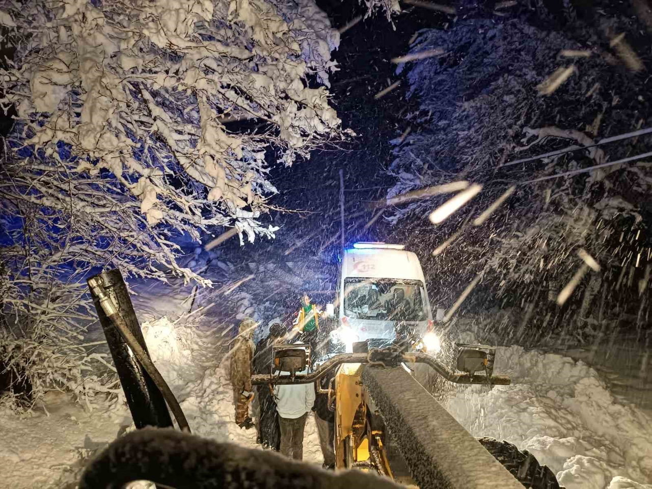 MALATYA’DA, BÜYÜKŞEHİR BELEDİYESİNDEN KIRSALDA KURTARMA OPERASYONLARI