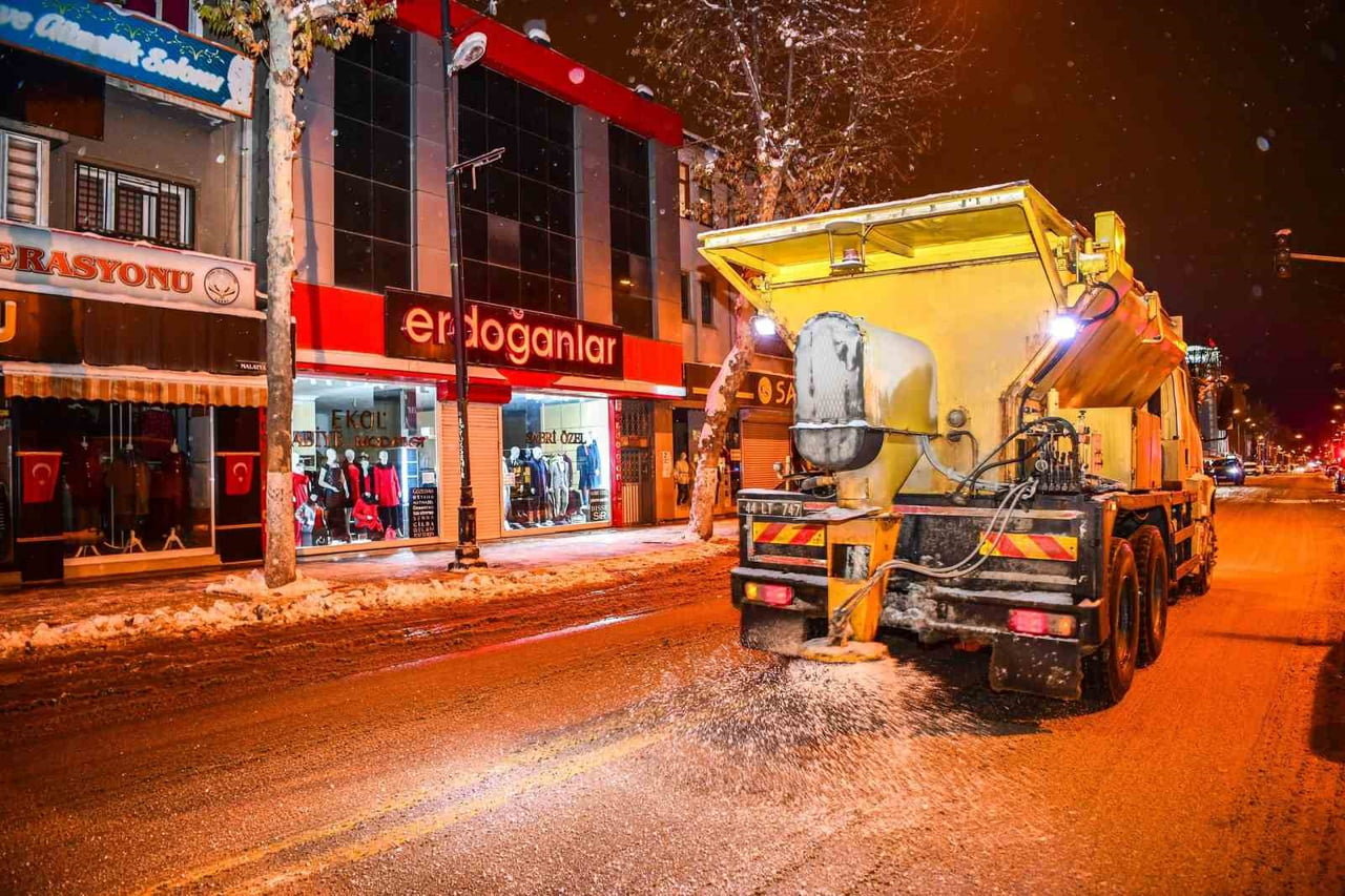 MALATYA’DA KAPANAN 117 MAHALLE YOLU ULAŞIMA AÇILDI