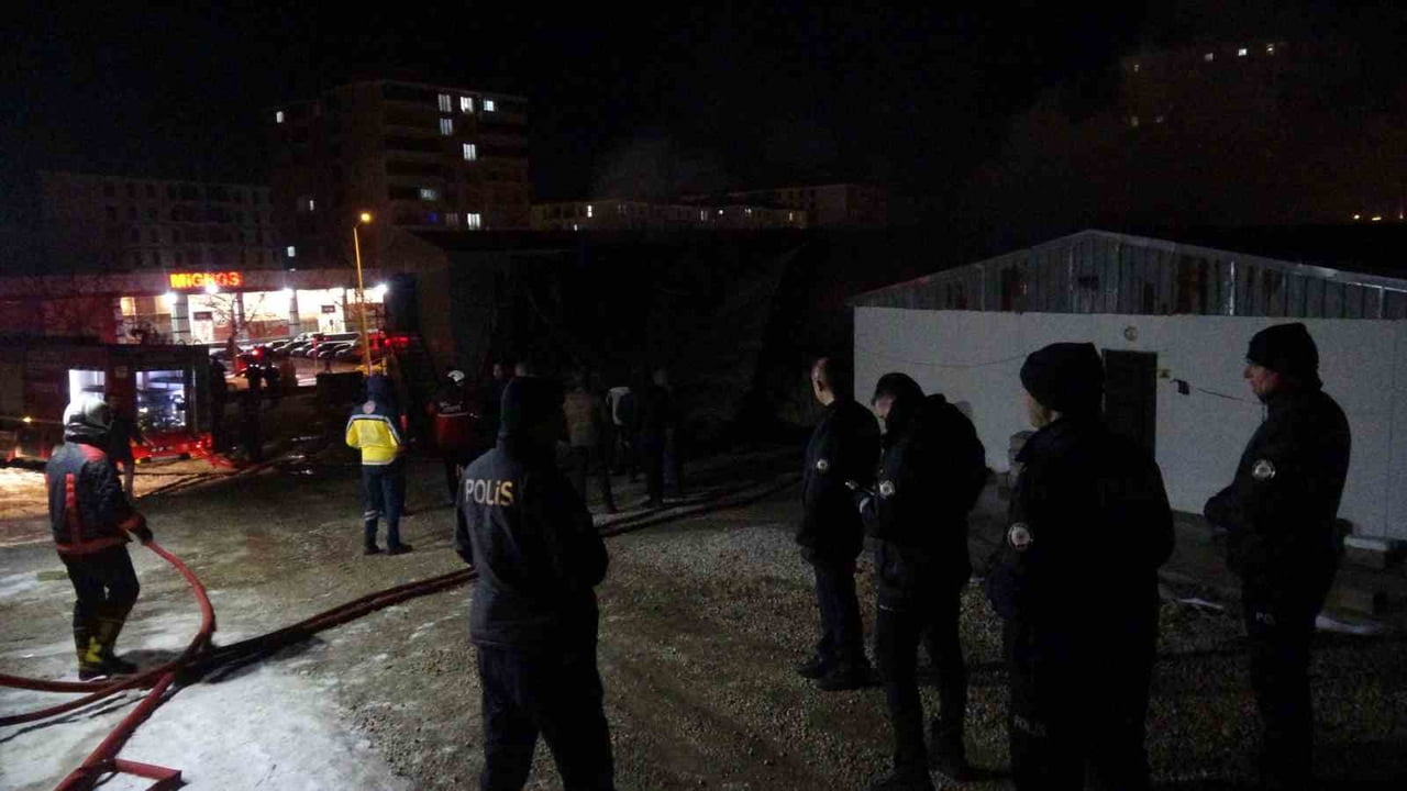 MALATYA’DA ŞANTİYEDE KORKUTAN YANGIN