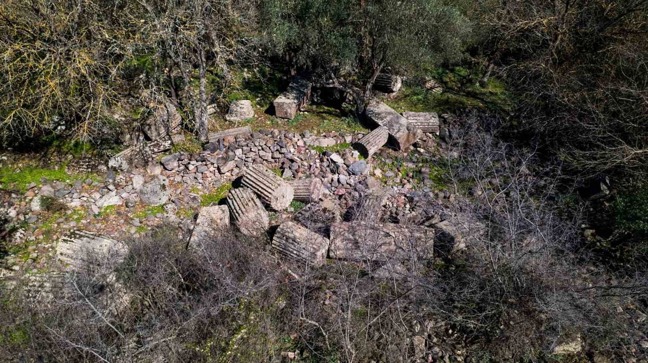 MANİSA'DAKİ AİGAİ ANTİK KENTİ'NE BAĞLI APOLLON KHRESTERİOS KEHANET MERKEZİ, ÖZGÜN MİMARİ...