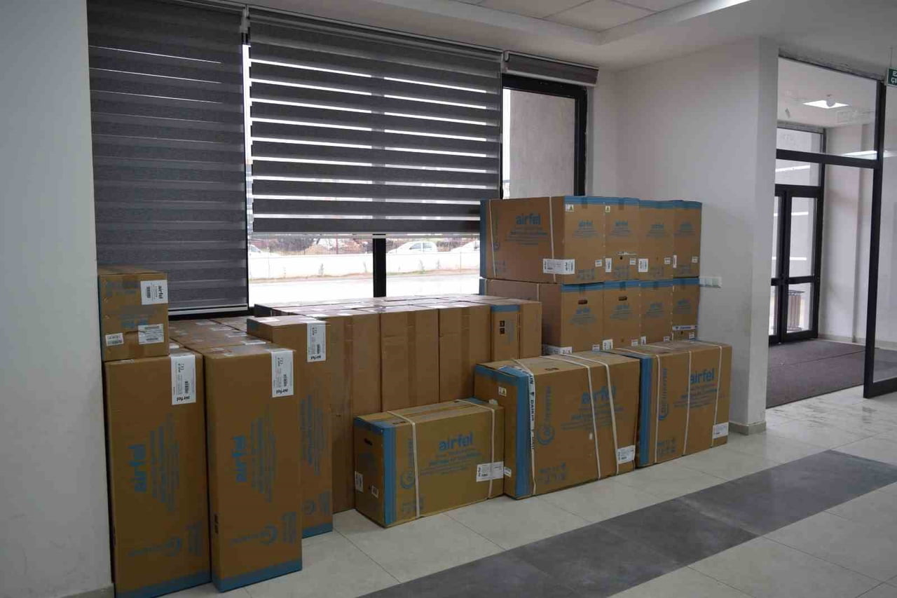 MANİSA'NIN SARIGÖL İLÇESİNDEKİ DÖRT EYLÜL İLKOKULU’NDA ÖĞRETMEN, VELİ VE HAYIRSEVERLERİN ÖRNEK...